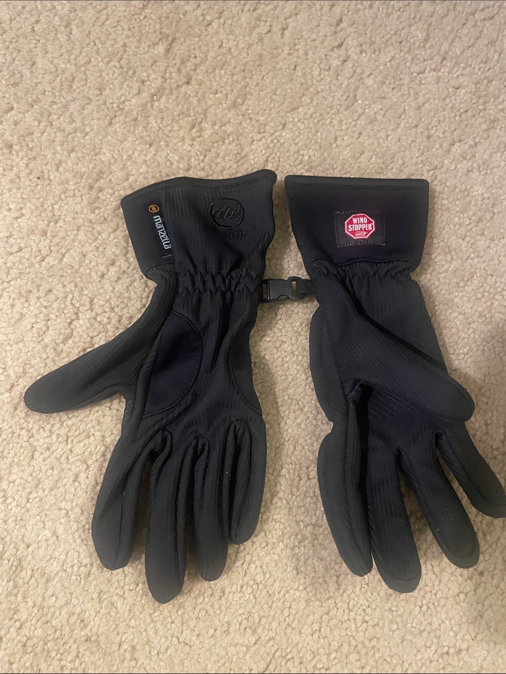 Windstopper Women's Black Cold-Weather Gloves